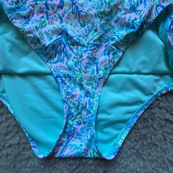 EUC Lilly Pulitzer Brin Onepiece - Picture 2 of 3